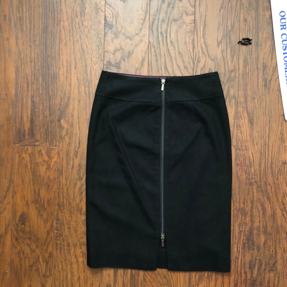 Banana Republic Sz 0. Zipped back wool skirt